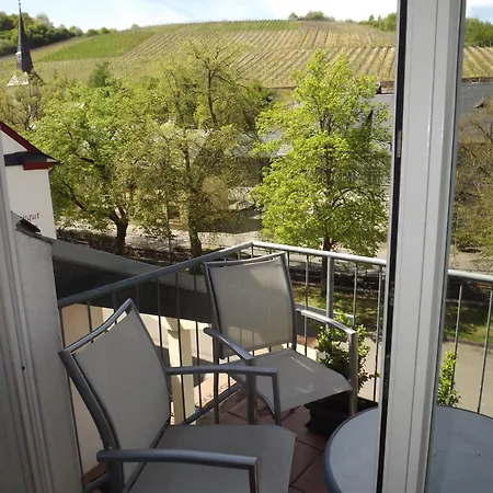 Ferienweingut & Gutsrestaurant Becker Apartment Burgen  Exterior photo